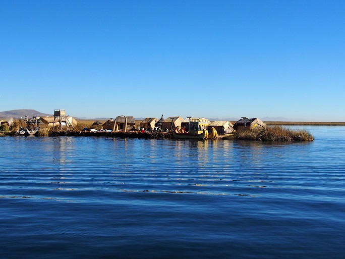 ILES FLOTTANTES UROS LAC TITICACA